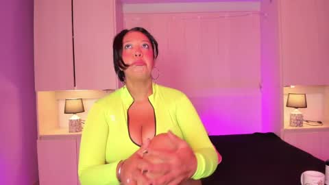Snapshot of vicky_ruiz chatting on 8, 1, 2025 V I C K Y online show from 8, 1, 2025
