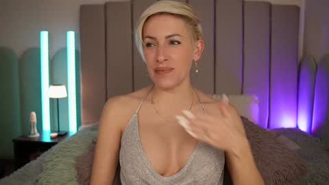 Snapshot of vickysecret96 chatting on 2, 1, 2025 vickysecret96 online show from 2, 1, 2025