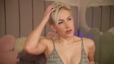 Snapshot of vickysecret96 chatting on 2, 3, 2025 vickysecret96 online show from 2, 3, 2025