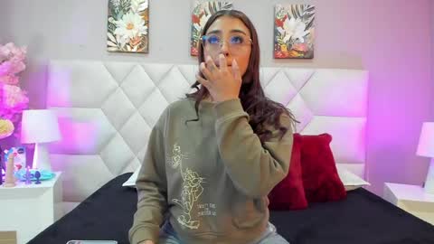 Snapshot of victoria__lee_ chatting on 21, 5, 2026 victoria__lee_ online show from 21, 5, 2026