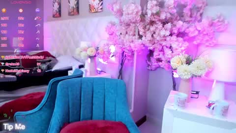 Snapshot of victoria__lee_ chatting on 23, 5, 2026 victoria__lee_ online show from 23, 5, 2026