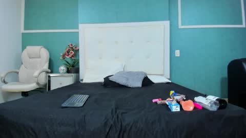 Snapshot of victoria_cutee chatting on 23, 4, 2026 online show from 23, 4, 2026