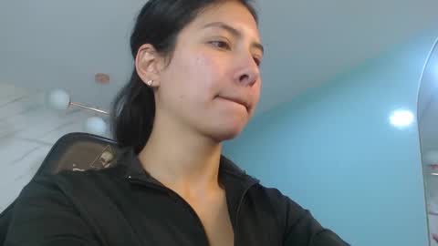 Snapshot of victoria_hernandez_t chatting on 4, 5, 2026 Victoria online show from 4, 5, 2026