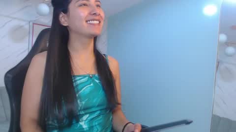 Snapshot of victoria_hernandez_t chatting on 8, 5, 2026 Victoria online show from 8, 5, 2026