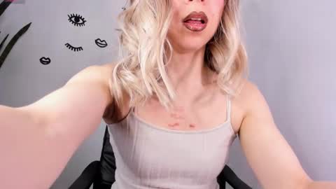 D A N I online show from 11, 11, 2025