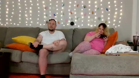 Victoria and Jesse online show from 17, 12, 2024