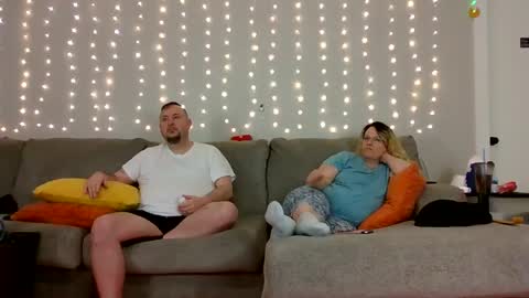 Victoria and Jesse online show from 1, 1, 2025