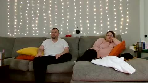 Victoria and Jesse online show from 4, 1, 2025