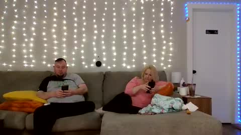 Victoria and Jesse online show from 28, 2, 2025