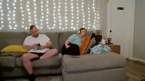 Victoria and Jesse online show from 8, 10, 2025