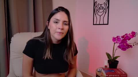 VictoriaNova online show from 19, 12, 2025