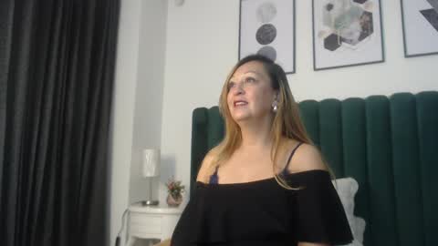 Snapshot of victoriaqueen_fg_ chatting on 30, 9, 2025 victoriaqueen_fg_ online show from 30, 9, 2025