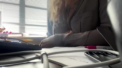 Snapshot of victoriarising chatting on 14, 11, 2025 Victoria online show from 14, 11, 2025