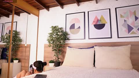 Victoria Shelby  online show from 9, 4, 2026