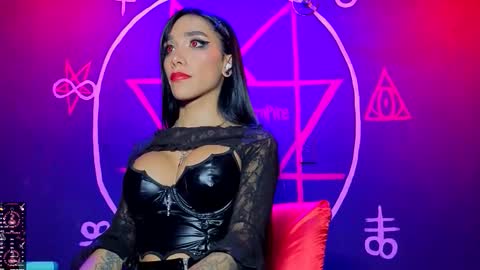 Victoria Vampire online show from 9, 10, 2025