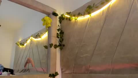 Snapshot of victoriawills_ chatting on 7, 8, 2026 ADRIANA online show from 7, 8, 2026