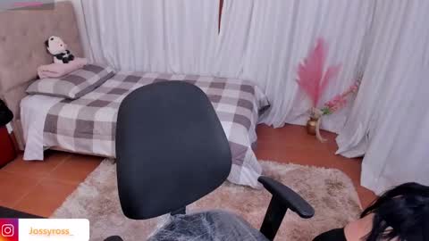 V  I C  T O R I A  online show from 4, 12, 2024