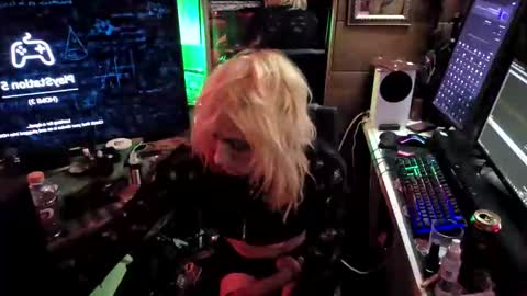 Snapshot of vievixsyn chatting on 28, 4, 2026 Vie ViXiiiN online show from 28, 4, 2026