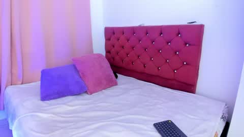 Snapshot of viiolett_lee_ chatting on 12, 7, 2026 Violet online show from 12, 7, 2026