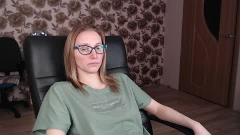 Snapshot of vikaericka chatting on 1, 2, 2025 Vika online show from 1, 2, 2025