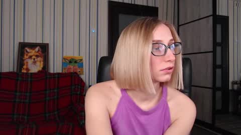 Snapshot of vikaericka chatting on 15, 11, 2025 Vika online show from 15, 11, 2025