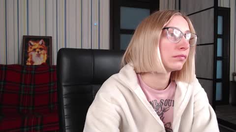 Snapshot of vikaericka chatting on 18, 11, 2025 Vika online show from 18, 11, 2025