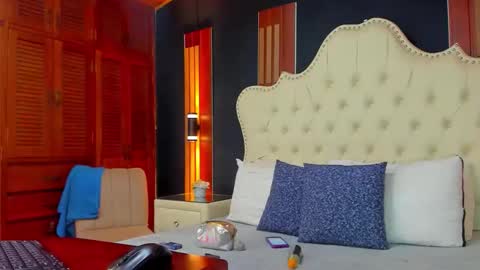 Snapshot of vikitomson chatting on 27, 5, 2026 vikiTomson online show from 27, 5, 2026
