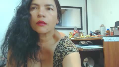 VIKKKTORIAAA online show from 6, 10, 2025