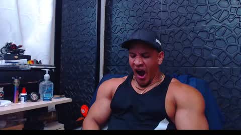 Snapshot of viktorherrera chatting on 2, 1, 2025 Viktor Herrera online show from 2, 1, 2025