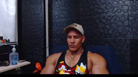 Snapshot of viktorherrera chatting on 5, 1, 2025 Viktor Herrera online show from 5, 1, 2025