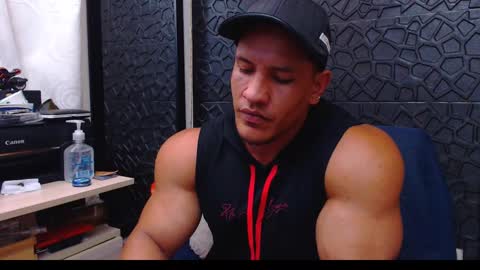 Snapshot of viktorherrera chatting on 5, 1, 2025 Viktor Herrera online show from 5, 1, 2025