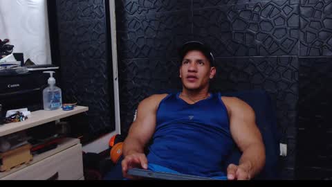 Snapshot of viktorherrera chatting on 5, 1, 2025 Viktor Herrera online show from 5, 1, 2025