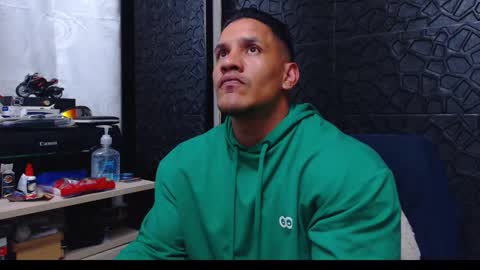 Snapshot of viktorherrera chatting on 10, 1, 2025 Viktor Herrera online show from 10, 1, 2025