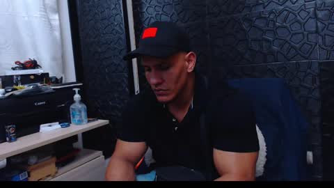 Snapshot of viktorherrera chatting on 1, 2, 2025 Viktor Herrera online show from 1, 2, 2025