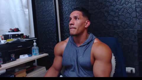 Snapshot of viktorherrera chatting on 2, 2, 2025 Viktor Herrera online show from 2, 2, 2025