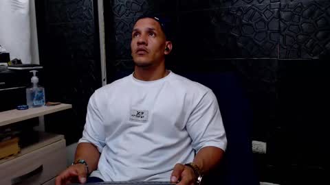 Snapshot of viktorherrera chatting on 18, 2, 2025 Viktor Herrera online show from 18, 2, 2025
