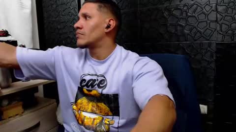 Snapshot of viktorherrera chatting on 19, 2, 2025 Viktor Herrera online show from 19, 2, 2025