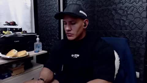 Snapshot of viktorherrera chatting on 20, 2, 2025 Viktor Herrera online show from 20, 2, 2025