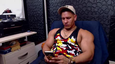 Snapshot of viktorherrera chatting on 1, 3, 2025 Viktor Herrera online show from 1, 3, 2025