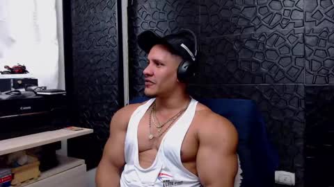 Snapshot of viktorherrera chatting on 4, 3, 2025 Viktor Herrera online show from 4, 3, 2025