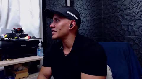 Snapshot of viktorherrera chatting on 8, 3, 2025 Viktor Herrera online show from 8, 3, 2025