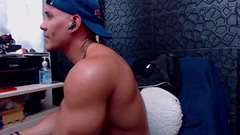 Snapshot of viktorherrera chatting on 9, 3, 2025 Viktor Herrera online show from 9, 3, 2025