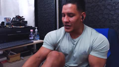 Snapshot of viktorherrera chatting on 12, 9, 2025 Viktor Herrera online show from 12, 9, 2025