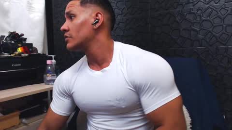 Snapshot of viktorherrera chatting on 30, 9, 2025 Viktor Herrera online show from 30, 9, 2025