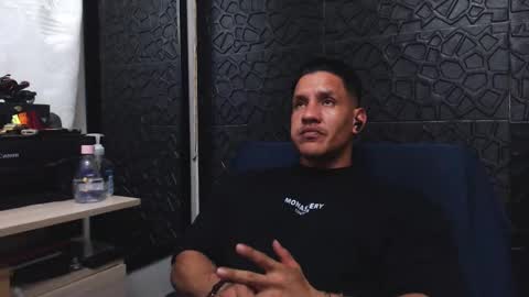 Snapshot of viktorherrera chatting on 1, 10, 2025 Viktor Herrera online show from 1, 10, 2025