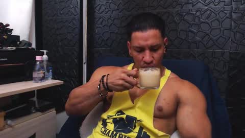 Snapshot of viktorherrera chatting on 2, 10, 2025 Viktor Herrera online show from 2, 10, 2025