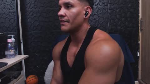 Snapshot of viktorherrera chatting on 4, 10, 2025 Viktor Herrera online show from 4, 10, 2025