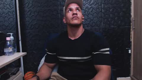 Snapshot of viktorherrera chatting on 5, 10, 2025 Viktor Herrera online show from 5, 10, 2025