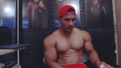 Snapshot of viktorherrera chatting on 7, 5, 2026 Viktor Herrera online show from 7, 5, 2026