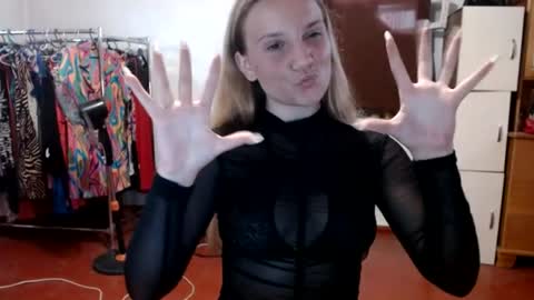 Snapshot of viktorisagi chatting on 23, 6, 2026 ViktoriSagi online show from 23, 6, 2026